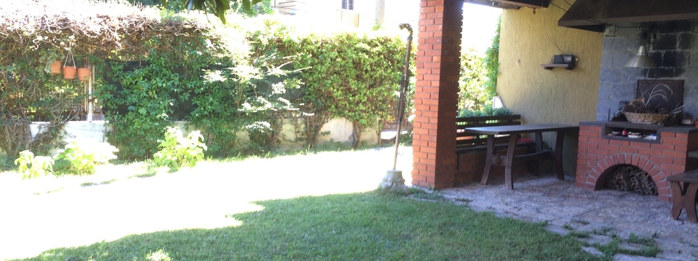 Oberer Stock eines Zweifamilienhauses mit Garten Oberer Stock eines Zweifamilienhauses mit Garten